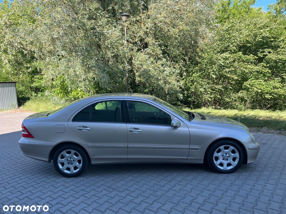Mercedes-Benz Klasa C 240 4Matic Elegance - 7