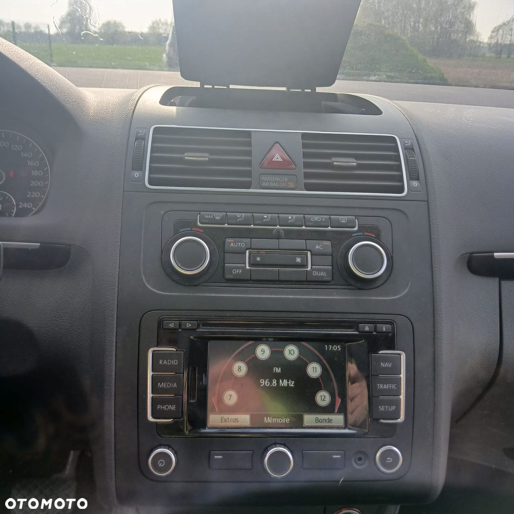 Volkswagen Touran 1.6 TDI DPF BlueMotion Technology DSG Comfortline - 23