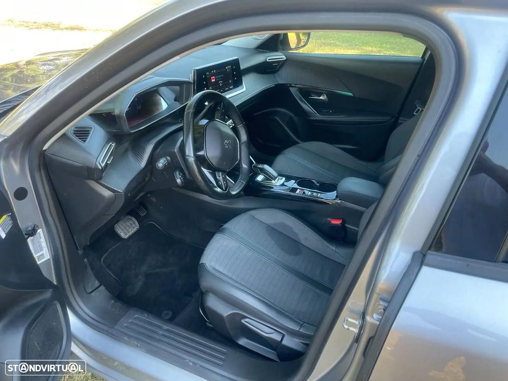 Peugeot e-2008 Allure - 15