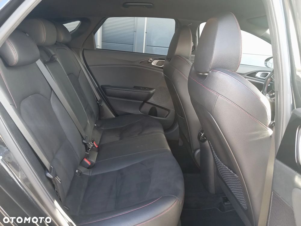 Kia ProCeed 1.6 T-GDI GT DCT - 11