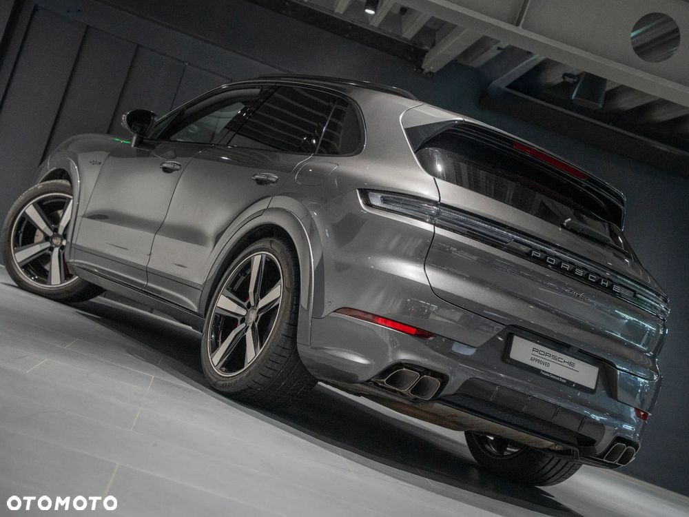 Porsche Cayenne Turbo E-Hybrid PHEV - 13