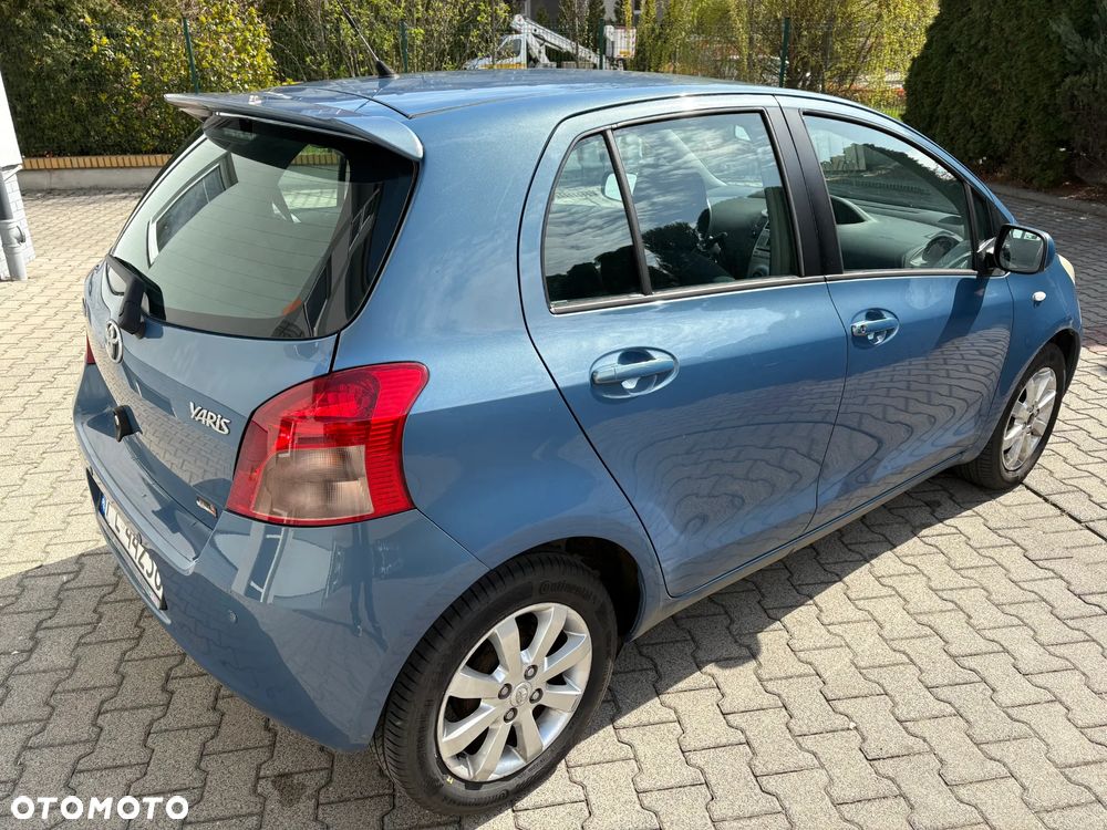 Toyota Yaris 1.3 Luna Premium - 4