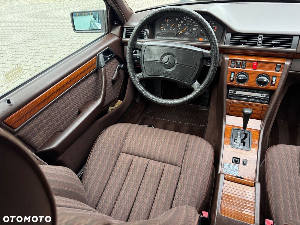 Mercedes-Benz W124 (1984-1993) - 26