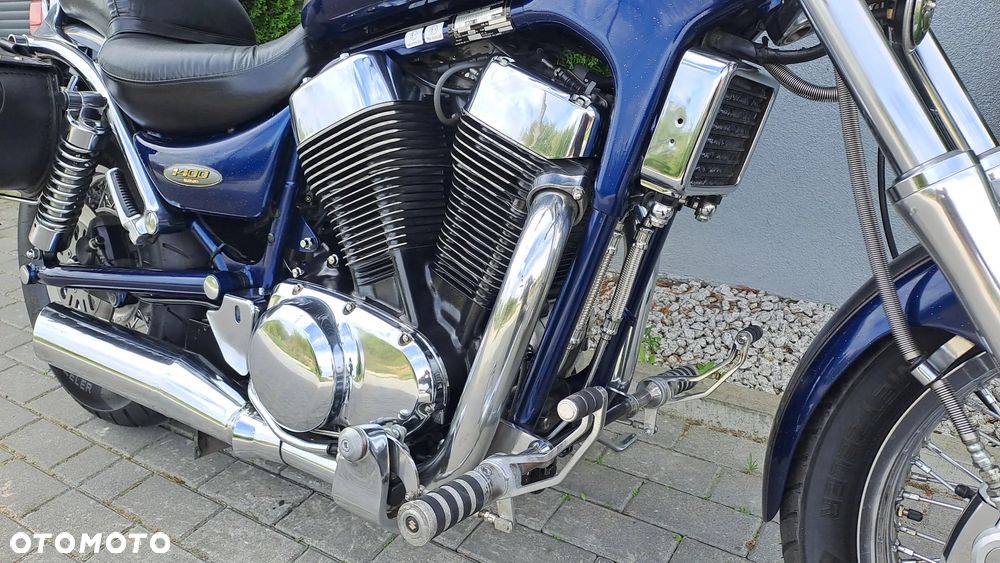 Suzuki Intruder - 11