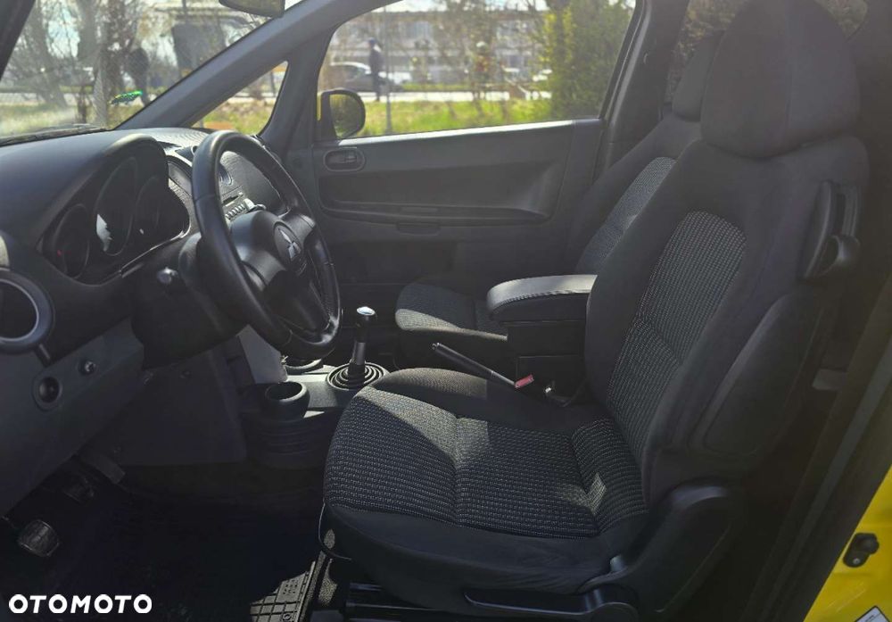 Mitsubishi Colt - 18