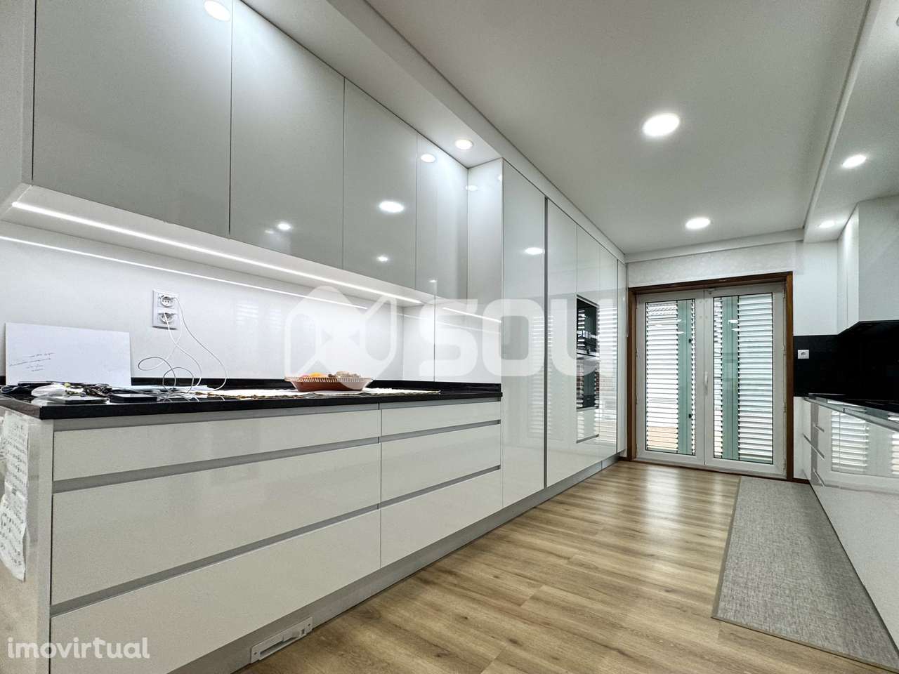 Moradia T4 com Piscina em Jovim - Grande imagem: 3/46