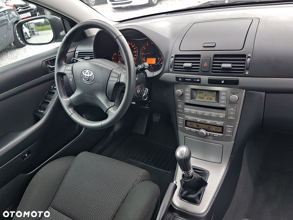 Toyota Avensis 2.0 VVT-i Executive - 25