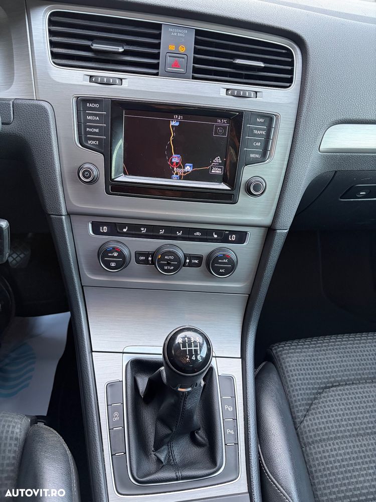 Volkswagen Golf - 17
