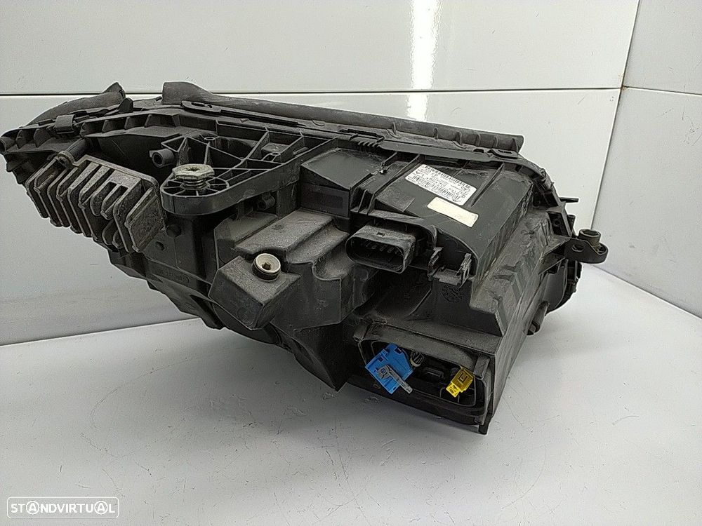 Farol Esquerdo Mercedes-Benz C-Class (W205) - 3