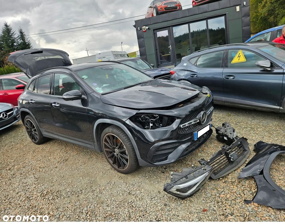 Mercedes-Benz GLA 250 e 8G-DCT AMG Line Advanced Plus - 17