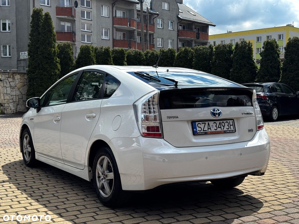 Toyota Prius 1.8 HSD Prestige - 8