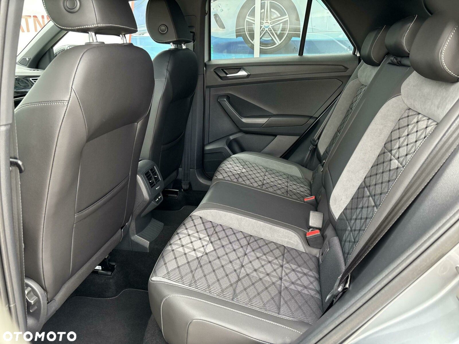 Volkswagen T-Roc 1.5 TSI R-Line DSG - 13