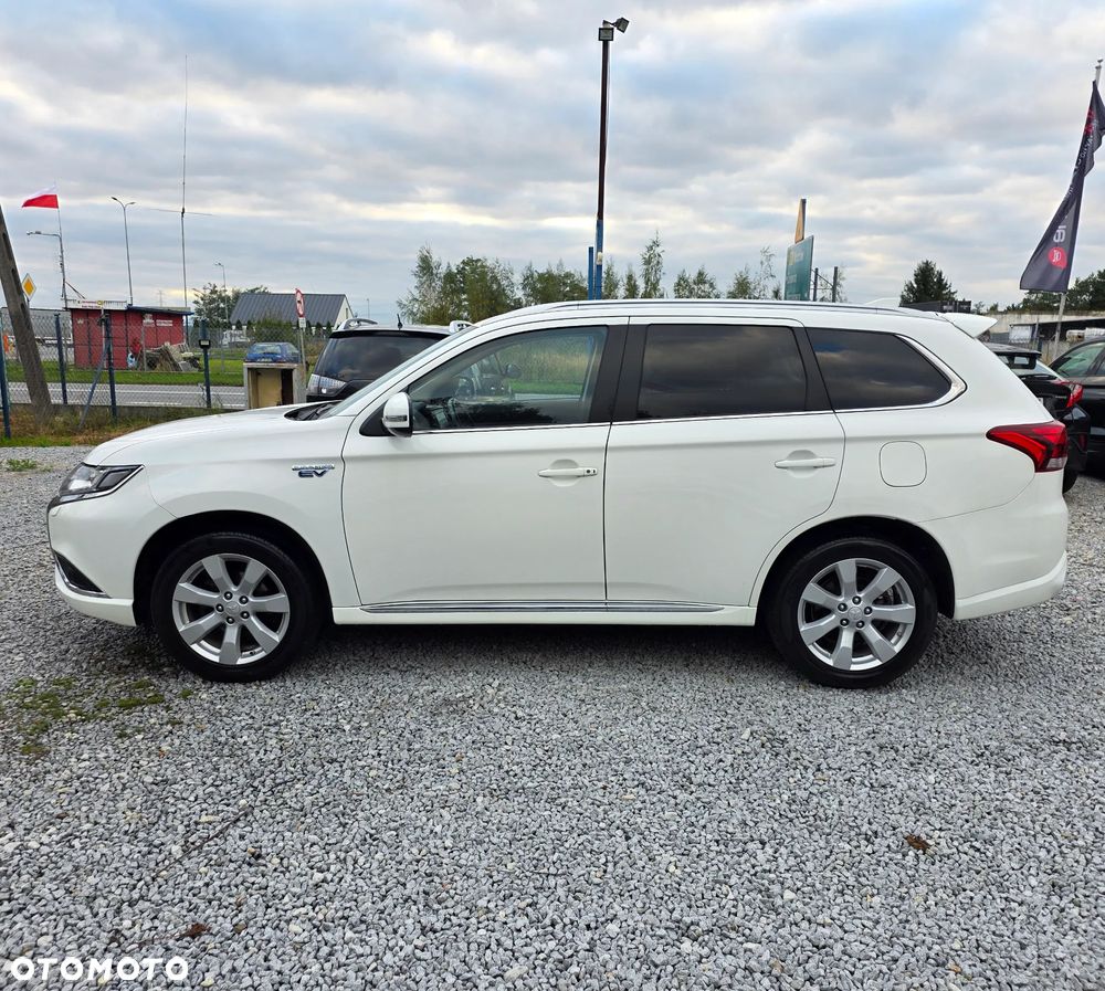 Mitsubishi Outlander 2.4 4WD Plug-In Hybrid Diamant - 2