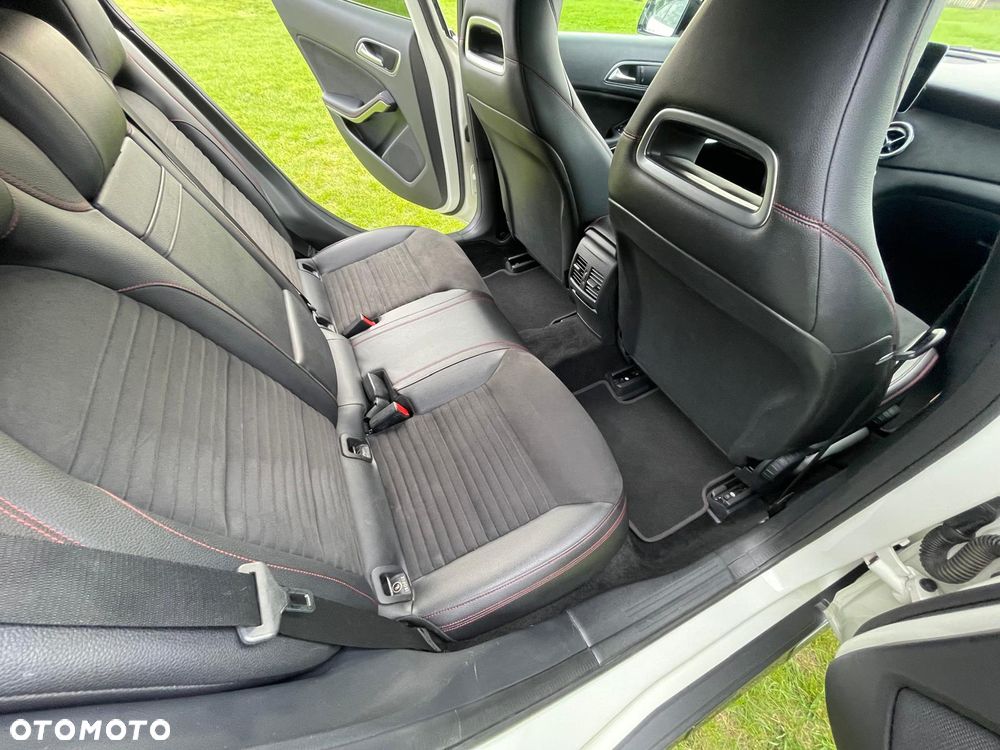 Mercedes-Benz GLA 200 7G-DCT AMG Line - 13