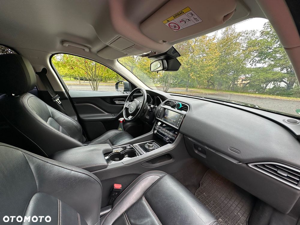 Jaguar F-Pace 2.0 i4D AWD Prestige - 31