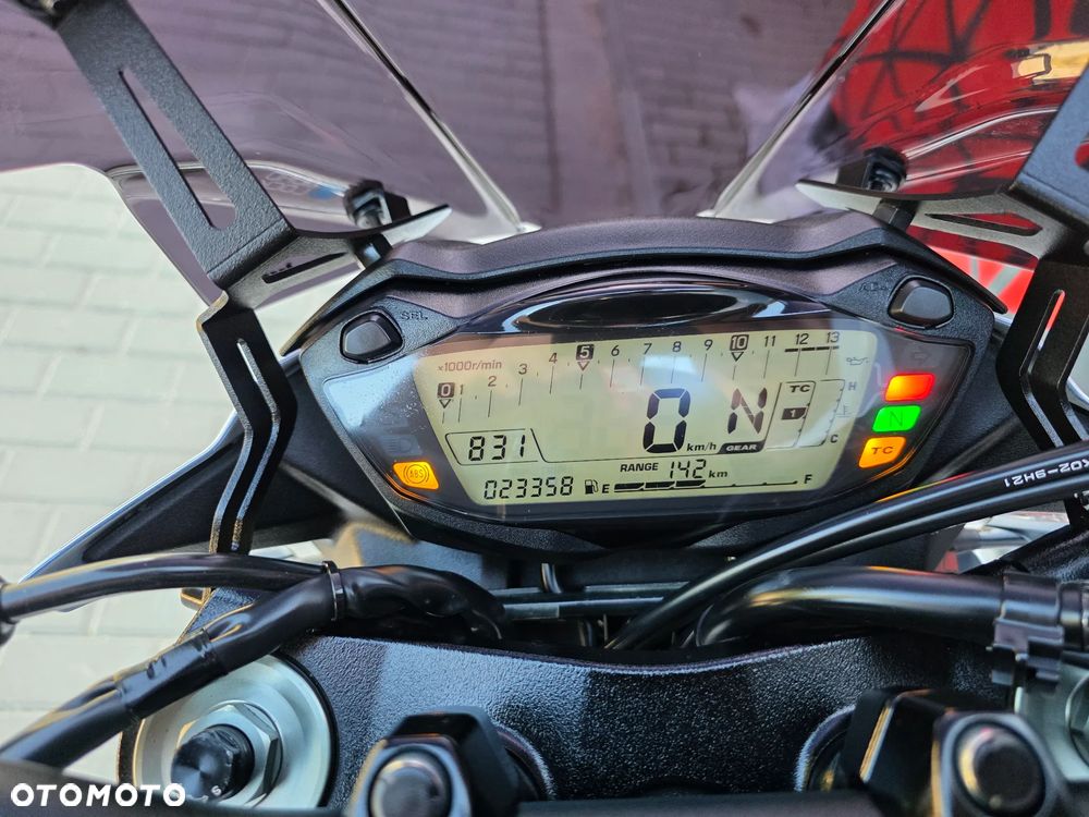Suzuki GSX - 19