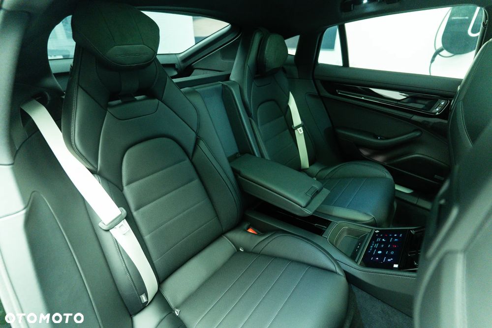Porsche Panamera 4 E-Hybrid PHEV - 15