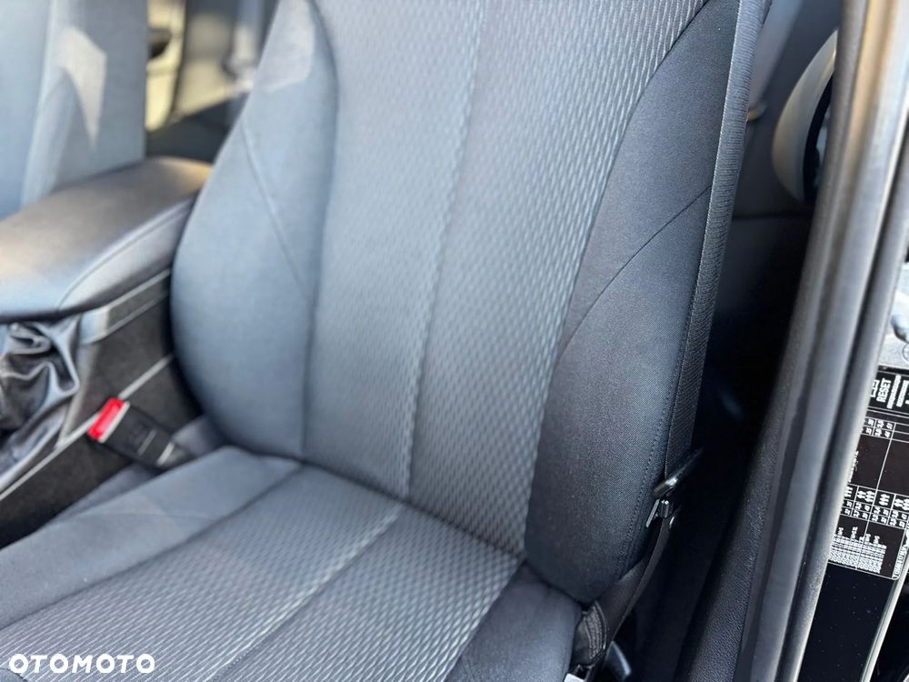 BMW Seria 1 116i Sport Line - 32