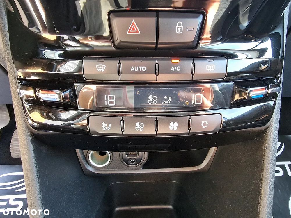 Peugeot 208 1.2 PureTech Allure - 12