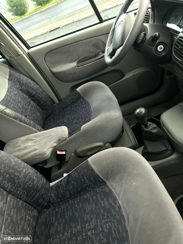 Renault Scénic 1.4 16V Conquest - 11