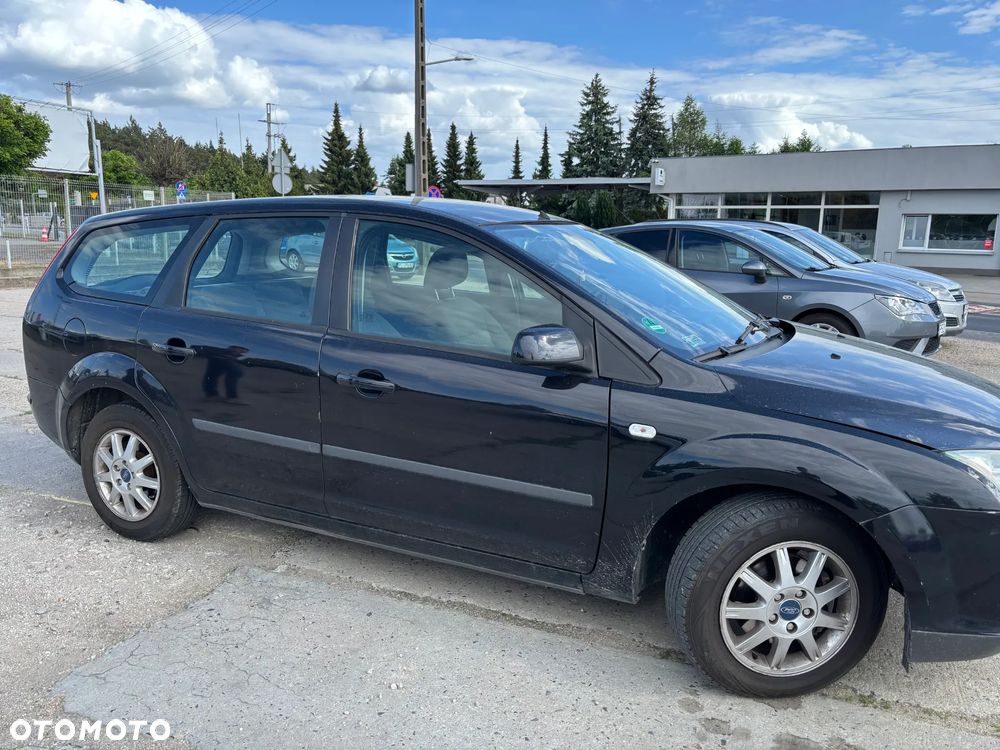 Ford Focus 1.6 Ambiente - 4