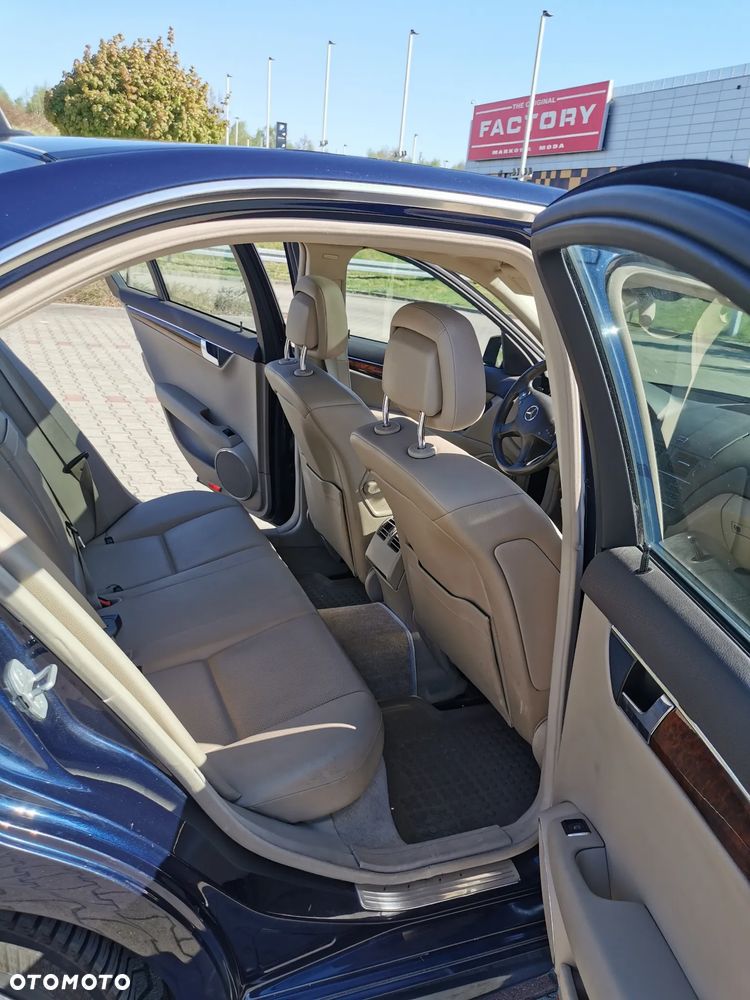 Mercedes-Benz Klasa C 300 4Matic 7G-TRONIC Avantgarde - 24