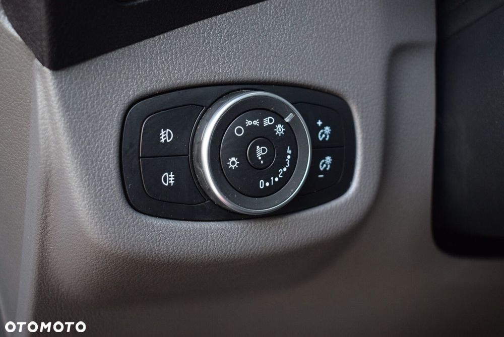 Ford Tourneo Connect Grand - 32