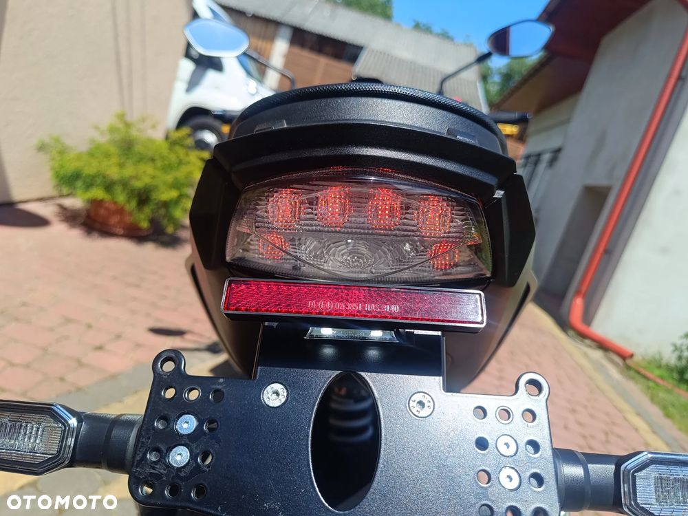 Suzuki GSX 1000 - 24