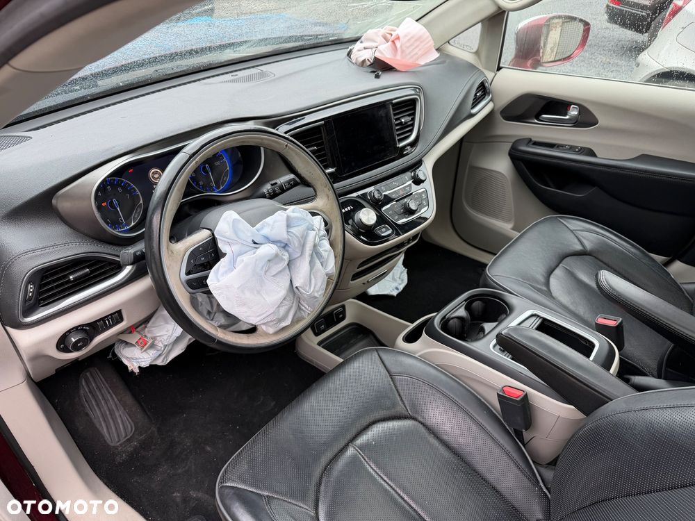 Chrysler Pacifica - 10