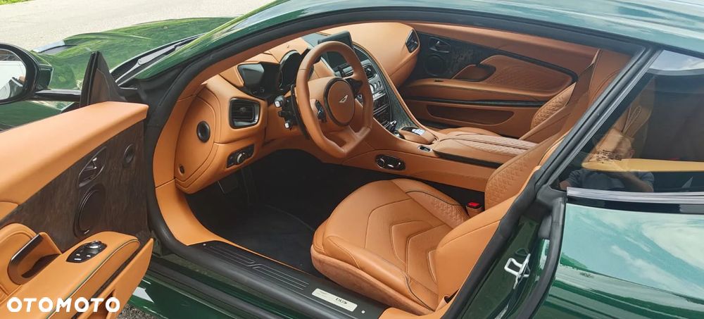 Aston Martin DBS - 10