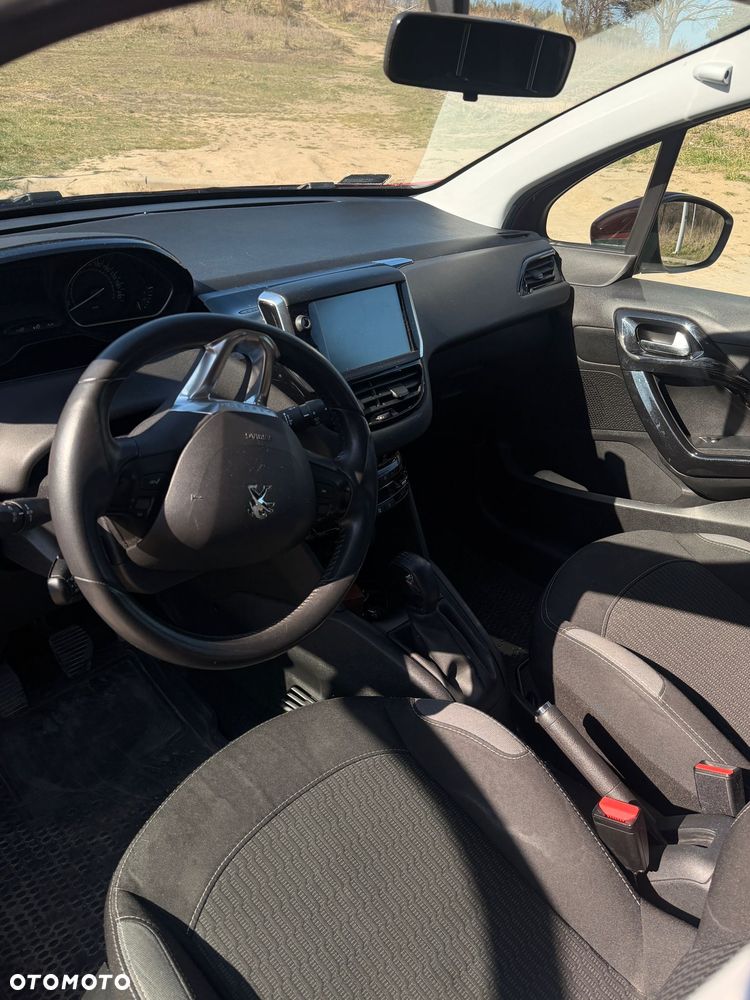 Peugeot 208 - 22