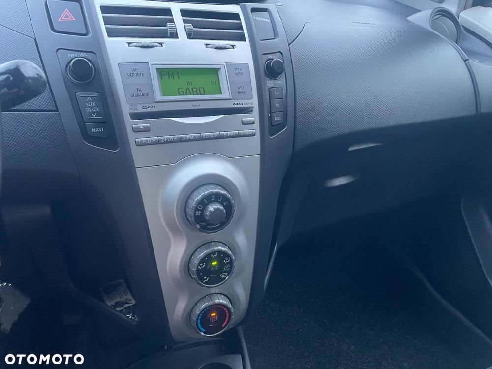 Toyota Yaris 1.0 Luna A/C - 11