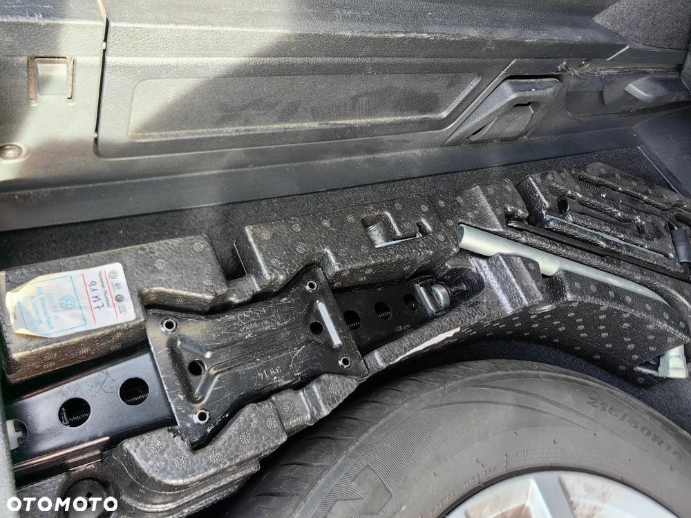 Volkswagen Passat Variant 2.0 TDI SCR DSG BlueMotion Comfortline - 19