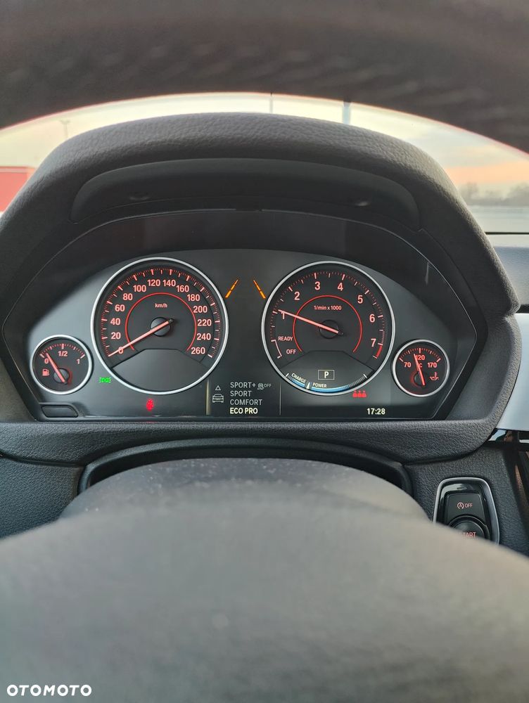 BMW Seria 3 318i Sport Line - 15