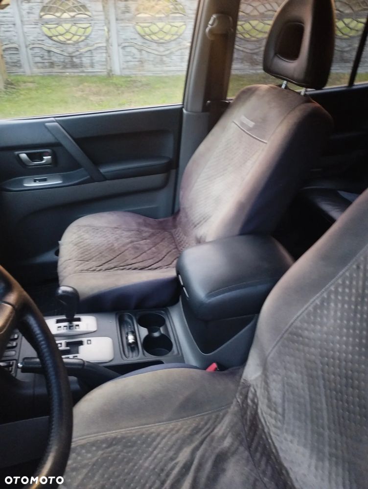 Mitsubishi Pajero 3.2 DID Instyle DAKAR - 21