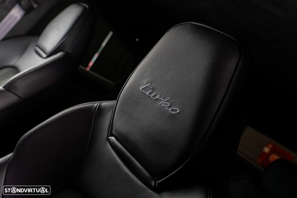 Porsche Cayenne Coupé Turbo E-Hybrid Pacote GT - 35
