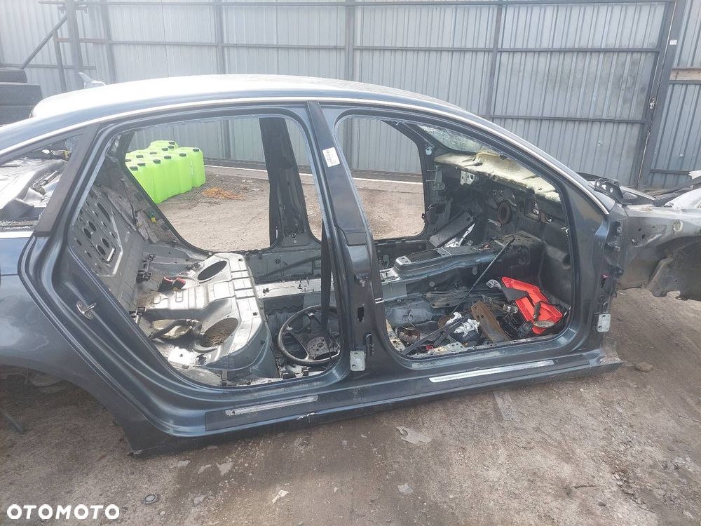PRÓG PRAWY + SŁUPEK ŚRODKOWY AUDI A6 C6 SEDAN KOMBI - 1