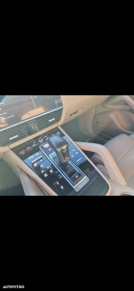 Porsche Cayenne Coupe E-Hybrid - 7