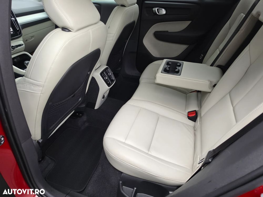 Volvo XC 40 D4 AWD Geartronic Inscription - 32