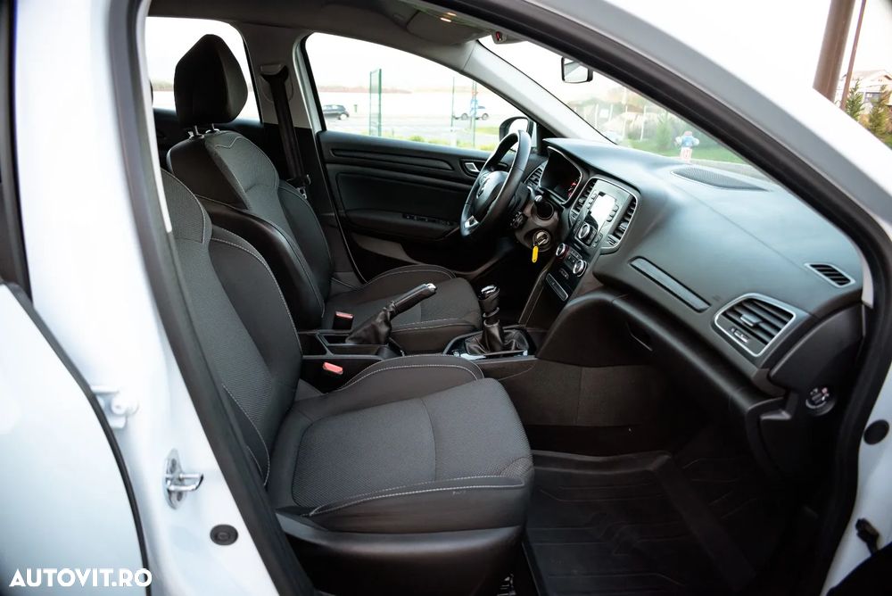 Renault Megane TCE 114 GPF Zen - 18