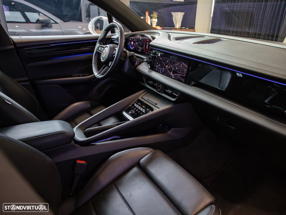 Porsche Macan Electric 4 - 39