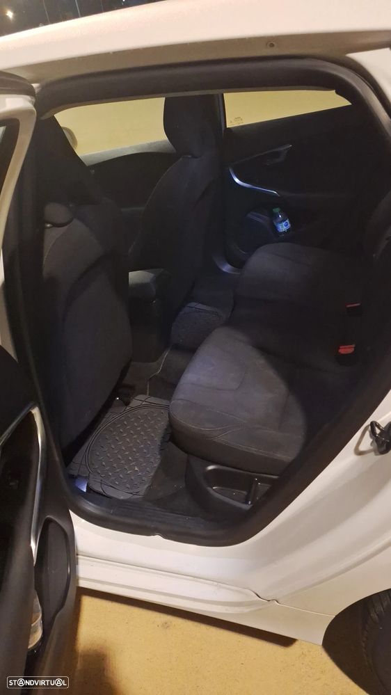 Volvo V40 D2 Momentum - 4