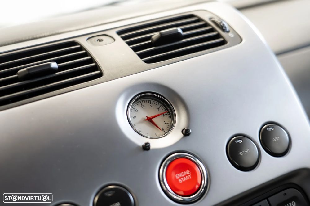 Aston Martin Vanquish - 15