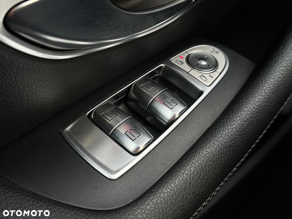 Mercedes-Benz Klasa E 400 d Coupe 4-Matic 9G-TRONIC - 18