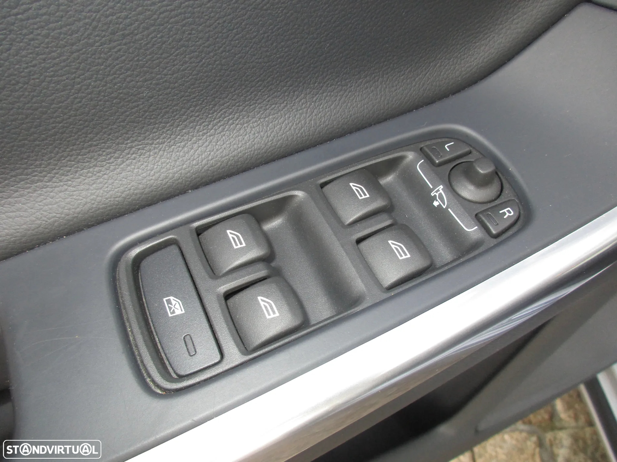 Volvo V60 2.0 D4 Momentum - 35