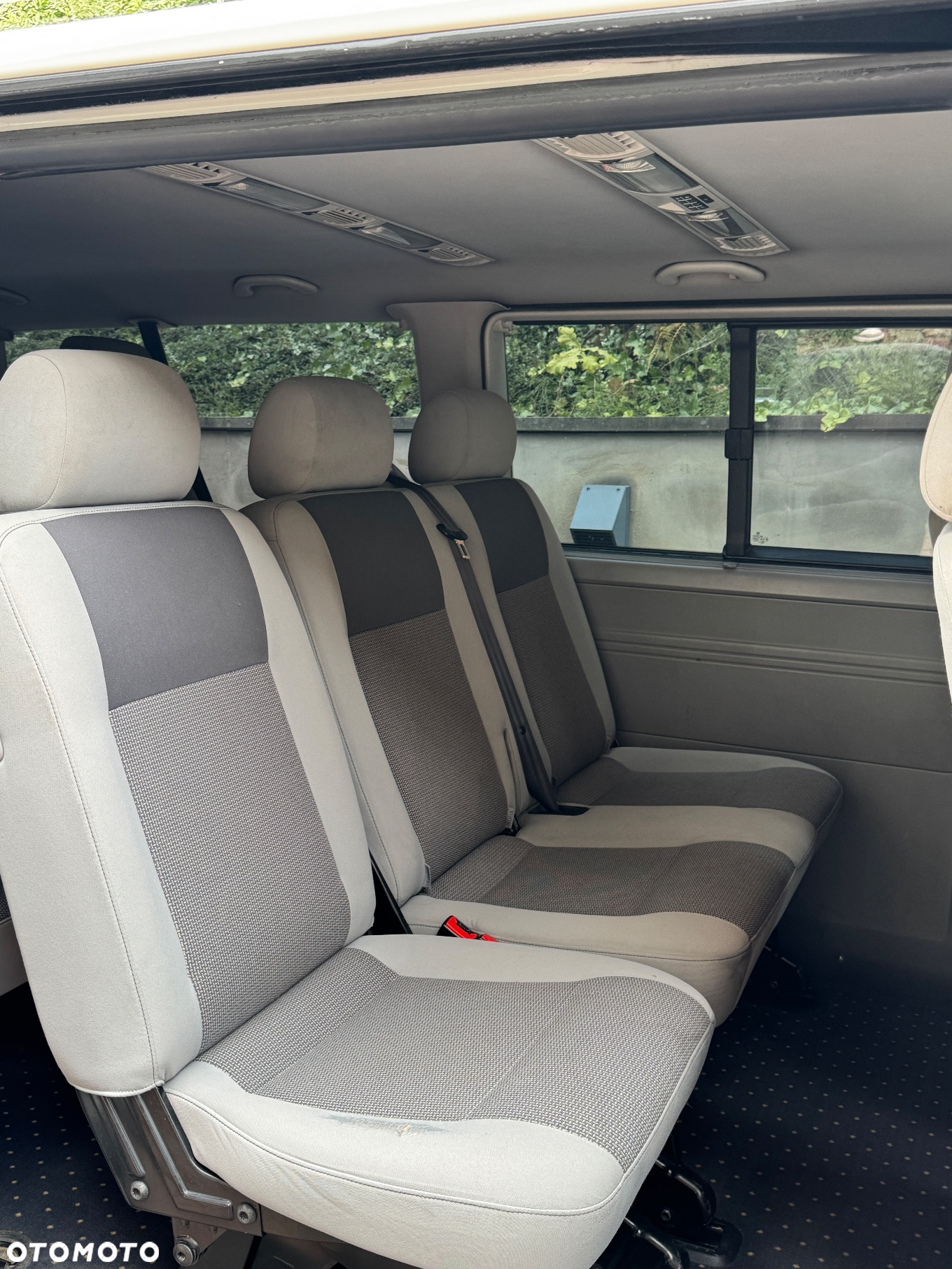 Volkswagen Caravelle - 3
