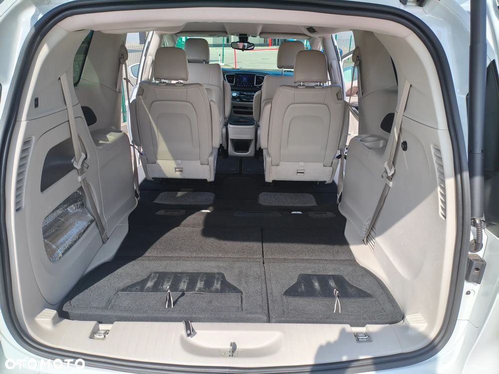Chrysler Pacifica - 15