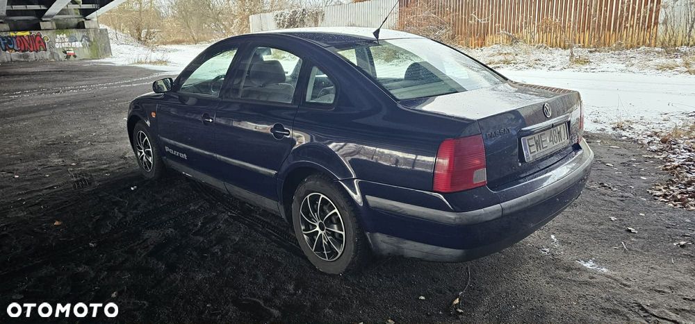 Volkswagen Passat 1.6 CL - 4