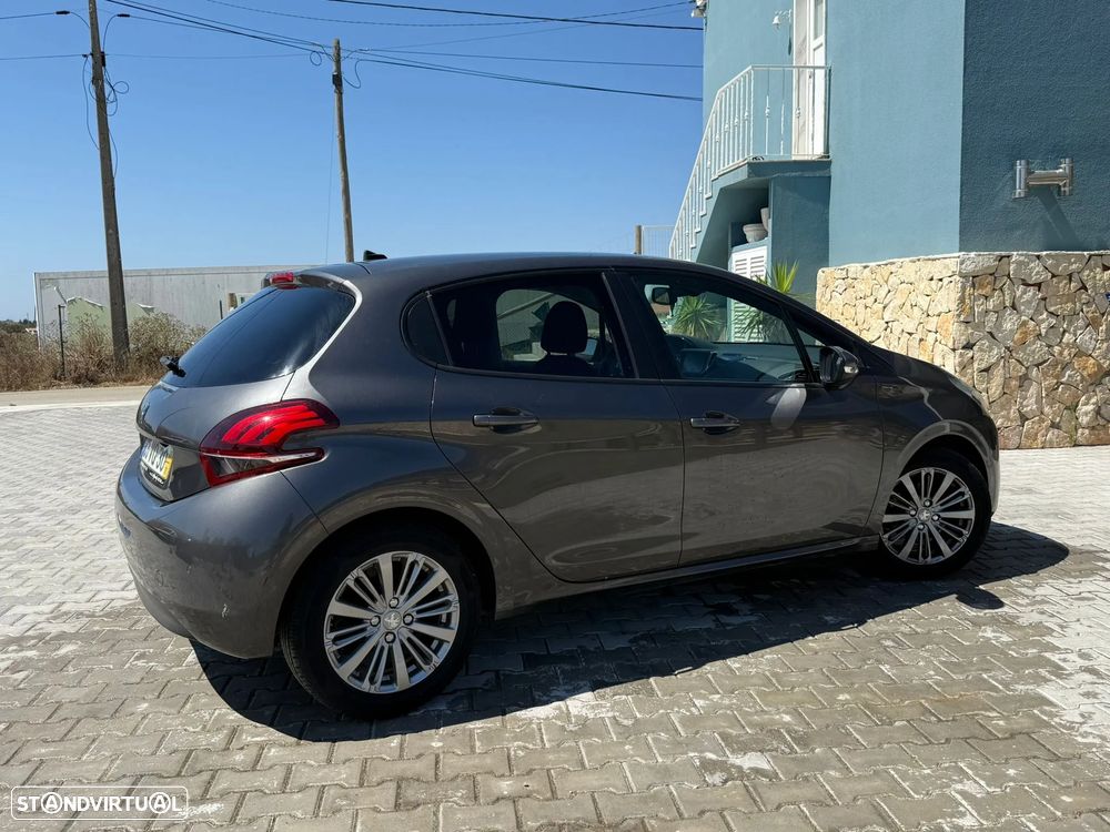 Peugeot 208 1.2 PureTech Signature - 11