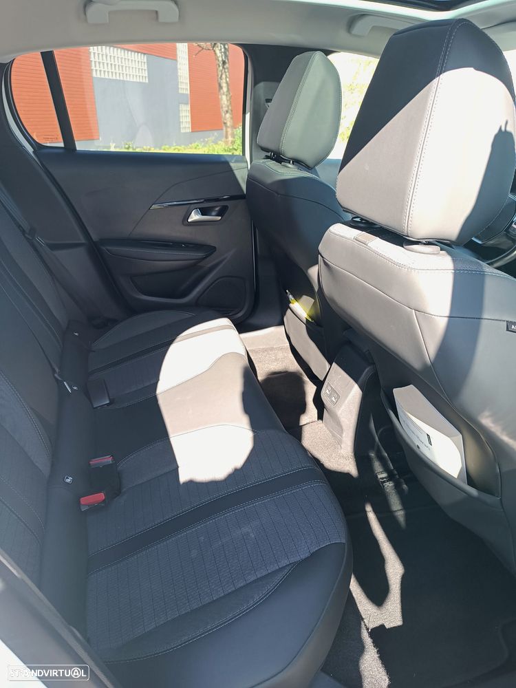 Peugeot 208 1.2 PureTech Allure EAT8 - 17